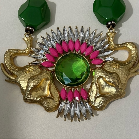 Double elephant head glass acrylic rhinestone matte gold statement necklace - Picture 6 of 8